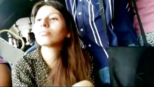 ரஷ்ய MILF அன்பான நிகிதா ஜெய்ம்ஸ் மிகவும் மோசமாக களமிறங்குகிறார்